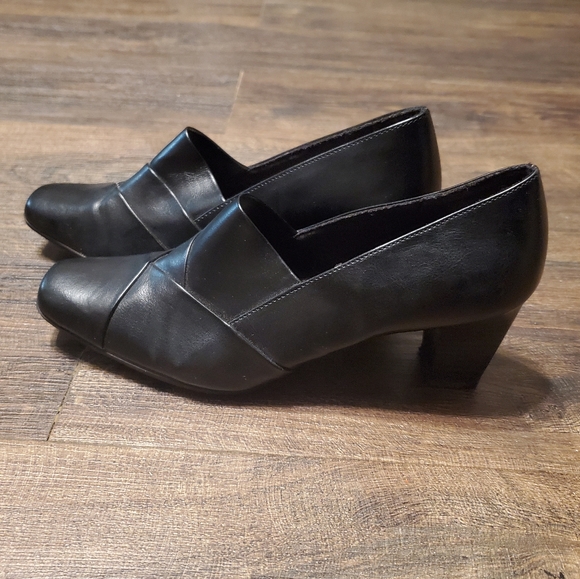 St.Johns Bay Black Heels - Picture 1 of 5